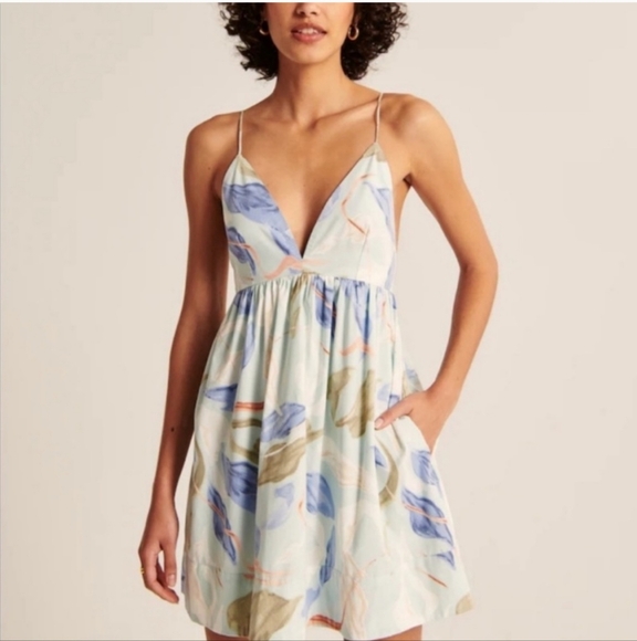 NWOT Abercrombie & Fitch Floral Mini Dress with Open Back - Picture 2 of 6